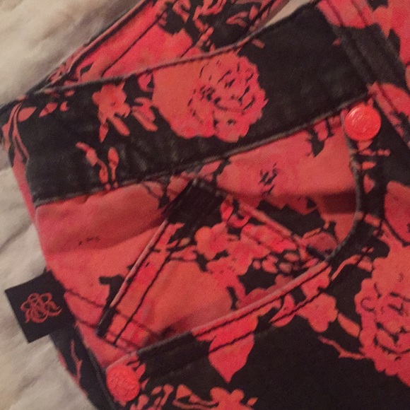 🍄Rock&Republic Floral Skinny Crops🍄 - Picture 4 of 8